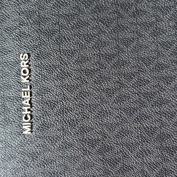 Michael Kors | Messenger Purse - Picture 6 of 7